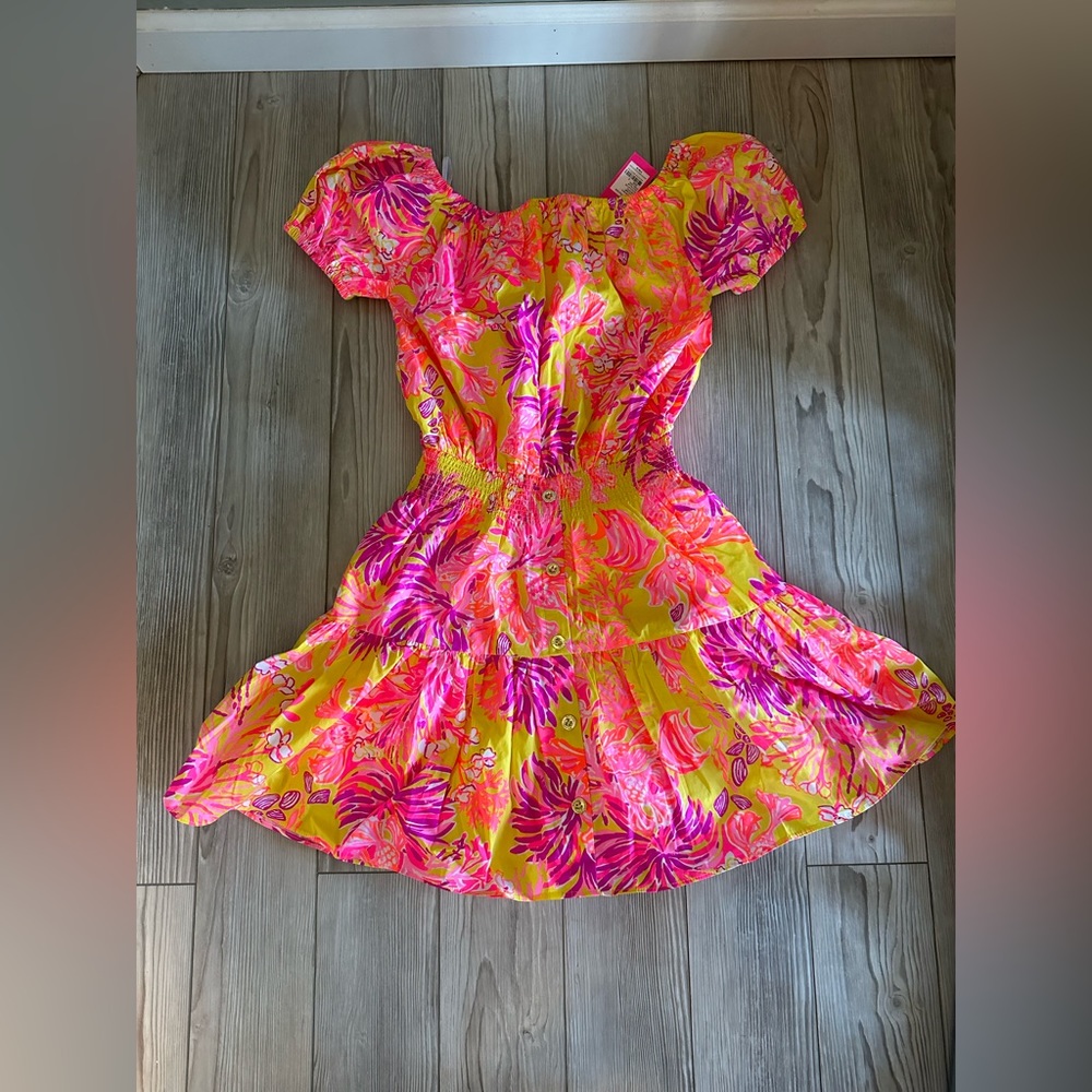 Lily Pulitzer NWT!! Size small. Beautiful neon colors!Floral Coral